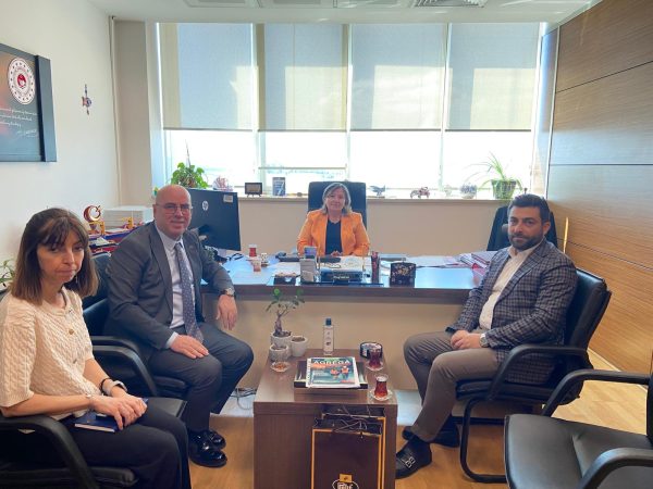 ÇŞİB ÇEVRE YÖNETİMİ GENEL MÜDÜR YARDIMCISI SAYIN GÜRSEL ERUL İLE DÖNGÜSEL EKONOMİ VE ATIK YÖNETİMİ DAİRE BAŞKANI SAYIN SABRİYE AYHAN ZİYARET EDİLDİ